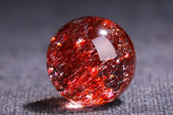 草莓晶和粉晶的區(qū)別 草莓晶有裂紋好不好 草莓晶和粉晶的區(qū)別 草莓晶有裂紋好不好