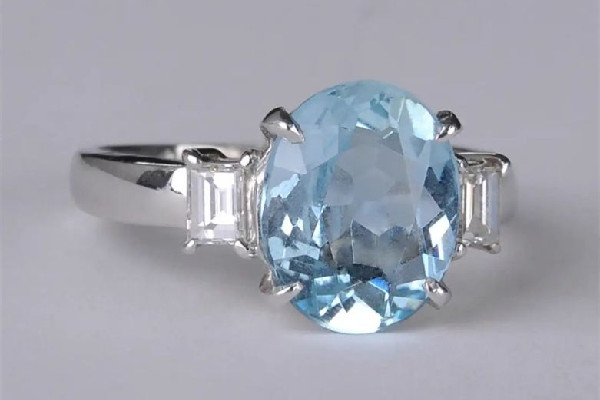 海藍(lán)寶石是幾月的生辰石 海藍(lán)寶石適合女生戴嗎 海藍(lán)寶石是幾月的生辰石 海藍(lán)寶石適合女生戴嗎