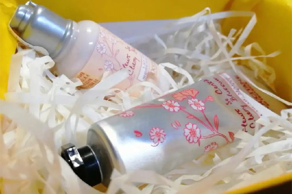 歐舒丹護(hù)手霜保質(zhì)期過了還能用嗎 歐舒丹護(hù)手霜可以當(dāng)身體乳用嗎 歐舒丹護(hù)手霜保質(zhì)期過了還能用嗎 歐舒丹護(hù)手霜可以當(dāng)身體乳用嗎