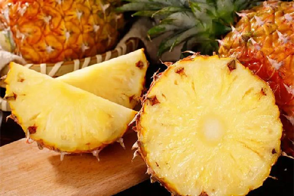 鳳梨會不會麻舌頭 鳳梨對喉嚨好嗎 鳳梨會不會麻舌頭 鳳梨對喉嚨好嗎