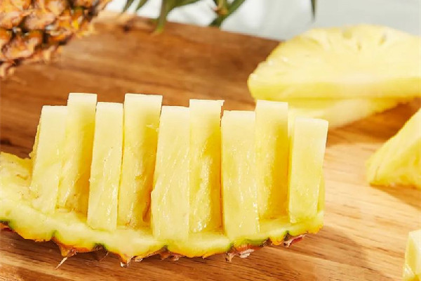 鳳梨是黃色的好還是綠色的好 鳳梨買什么樣的好 鳳梨是黃色的好還是綠色的好 鳳梨買什么樣的好