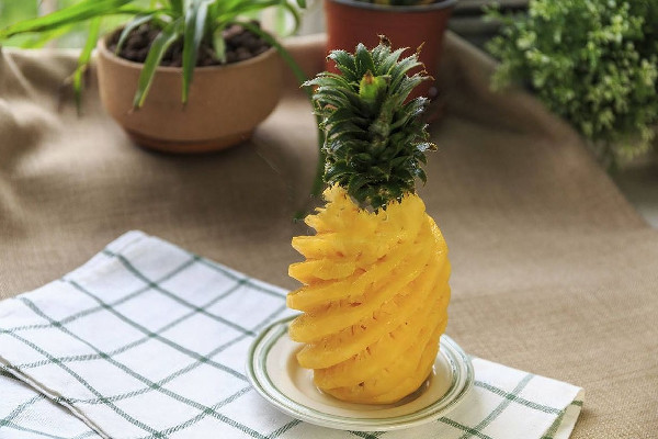 菠蘿吃多了導(dǎo)致嘴角開(kāi)裂怎么辦 菠蘿吃多了怎么緩解舌頭 菠蘿吃多了導(dǎo)致嘴角開(kāi)裂怎么辦 菠蘿吃多了怎么緩解舌頭