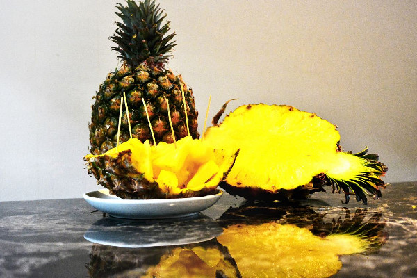 菠蘿吃多了導(dǎo)致嘴角開(kāi)裂怎么辦 菠蘿吃多了怎么緩解舌頭 菠蘿吃多了導(dǎo)致嘴角開(kāi)裂怎么辦 菠蘿吃多了怎么緩解舌頭