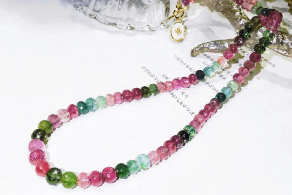 碧璽的功效和作用 碧璽適合什么人佩戴 碧璽的功效和作用 碧璽適合什么人佩戴