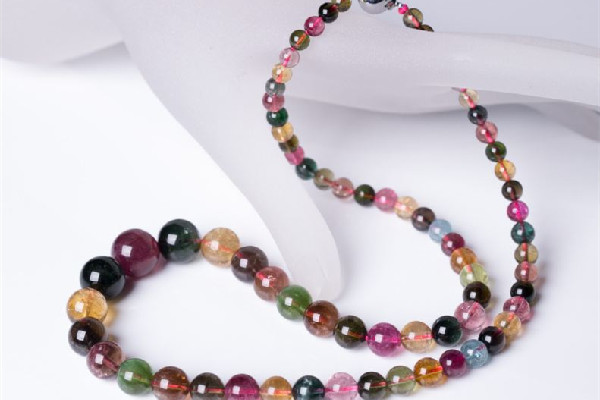 碧璽的種類(lèi)有哪些 碧璽會(huì)有裂紋和棉絮嗎 碧璽的種類(lèi)有哪些 碧璽會(huì)有裂紋和棉絮嗎