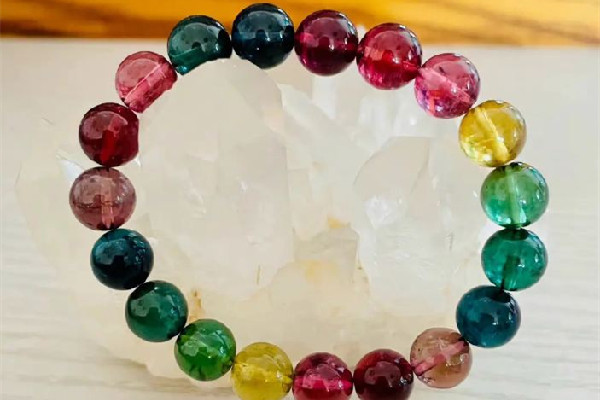 碧璽和翡翠哪個(gè)價(jià)值更高 碧璽和翡翠的區(qū)別 碧璽和翡翠哪個(gè)價(jià)值更高 碧璽和翡翠的區(qū)別