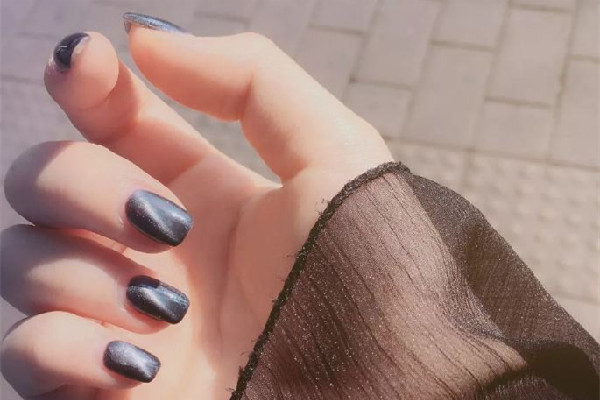 貓眼膠要涂幾遍 貓眼膠要涂封層嗎 貓眼膠要涂幾遍 貓眼膠要涂封層嗎