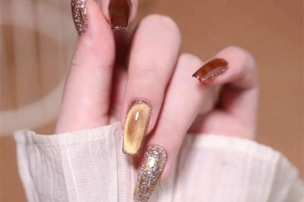 貓眼膠里面的磁力是什么東西 貓眼膠為什么要用磁鐵 貓眼膠里面的磁力是什么東西 貓眼膠為什么要用磁鐵