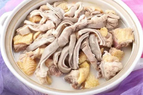 豬肚雞湯怎么煲才好喝 豬肚雞是補(bǔ)什么的 豬肚雞湯怎么煲才好喝 豬肚雞是補(bǔ)什么的