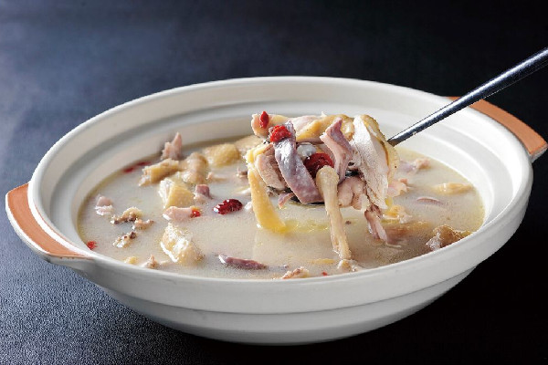 豬肚雞湯怎么煲才好喝 豬肚雞是補(bǔ)什么的 豬肚雞湯怎么煲才好喝 豬肚雞是補(bǔ)什么的