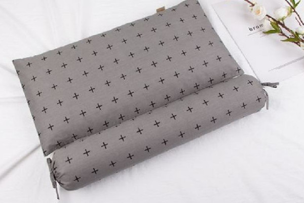 蕎麥枕頭是圓柱形好還是平的好 蕎麥枕頭買(mǎi)回來(lái)可以直接用嗎