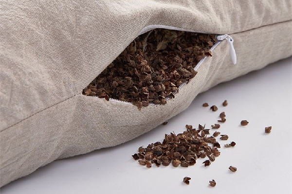 蕎麥枕頭有味道怎么去除 蕎麥枕頭什么味道 蕎麥枕頭有味道怎么去除 蕎麥枕頭什么味道