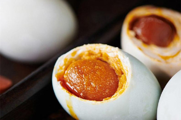 臺(tái)灣鴨蛋價(jià)格創(chuàng)歷史新高 鴨蛋和雞蛋誰的營(yíng)養(yǎng)價(jià)值高