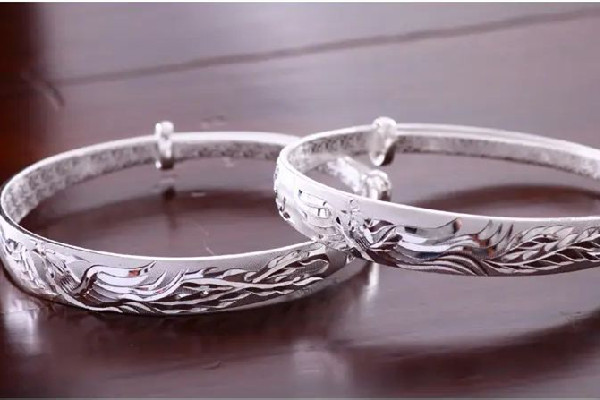 銀手鐲的鋼印是什么 銀手鐲是按克買還是一口價(jià) 銀手鐲的鋼印是什么 銀手鐲是按克買還是一口價(jià)