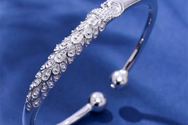 銀手鐲有劃痕正常嗎 銀手鐲有劃痕可以自己修復(fù)嗎 銀手鐲有劃痕正常嗎 銀手鐲有劃痕可以自己修復(fù)嗎