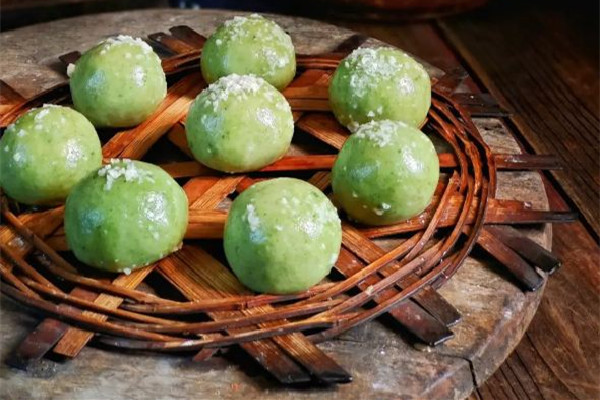 青團(tuán)可以用菠菜汁做嗎 青團(tuán)可以用什么代替艾草 青團(tuán)可以用菠菜汁做嗎 青團(tuán)可以用什么代替艾草