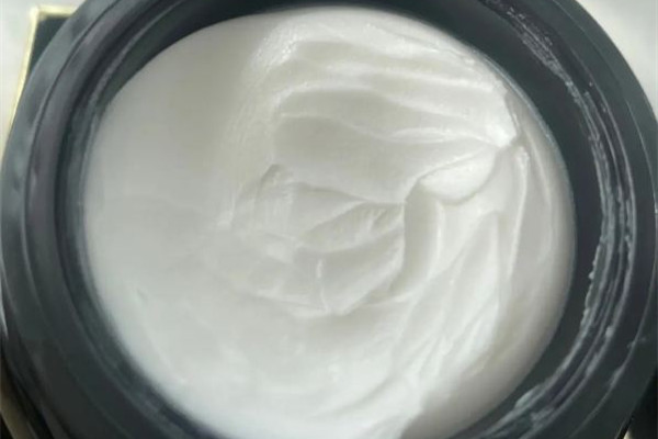 赫蓮娜黑繃帶面霜適合什么年齡 赫蓮娜黑繃帶面霜可以白天用嗎 赫蓮娜黑繃帶面霜適合什么年齡 赫蓮娜黑繃帶面霜可以白天用嗎