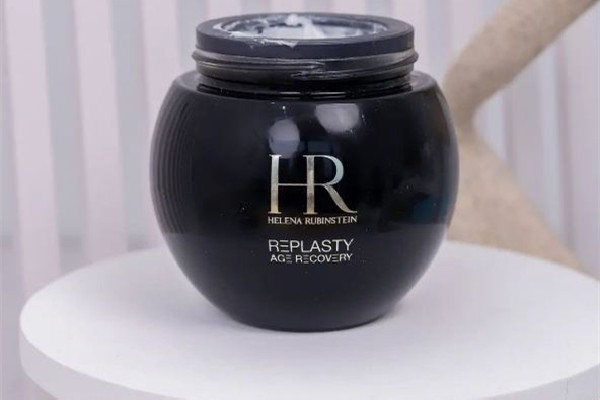 赫蓮娜黑繃帶面霜適合什么年齡 赫蓮娜黑繃帶面霜可以白天用嗎 赫蓮娜黑繃帶面霜適合什么年齡 赫蓮娜黑繃帶面霜可以白天用嗎