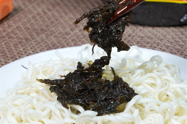 知名橄欖菜企業(yè)生產(chǎn)環(huán)境觸目驚心 橄欖菜的功效和作用 知名橄欖菜企業(yè)生產(chǎn)環(huán)境觸目驚心 橄欖菜的功效和作用