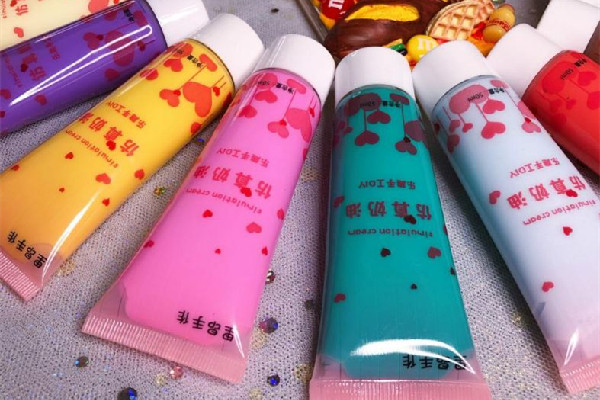 奶油膠適合什么材質(zhì)的手機(jī)殼 奶油膠會(huì)發(fā)黃嗎 奶油膠適合什么材質(zhì)的手機(jī)殼 奶油膠會(huì)發(fā)黃嗎