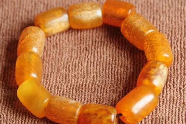 琥珀手串有香味嗎 琥珀手串什么味道 琥珀手串有香味嗎 琥珀手串什么味道