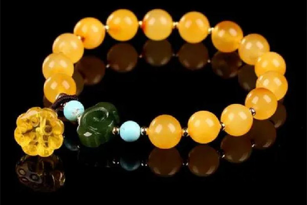 琥珀手串適合什么人戴 琥珀手串可以戴著洗澡嗎 琥珀手串適合什么人戴 琥珀手串可以戴著洗澡嗎