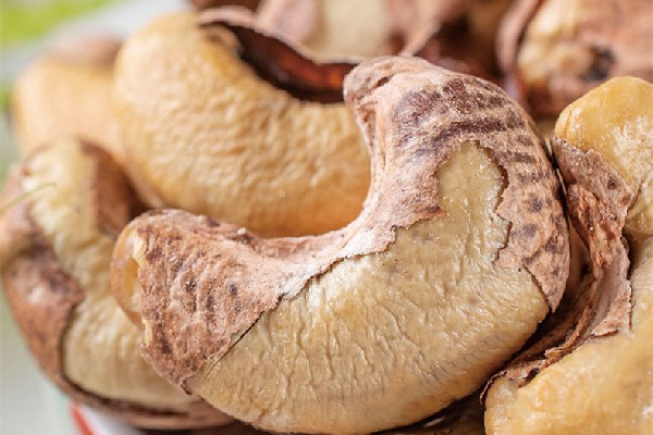 腰果和巴旦木哪個(gè)營(yíng)養(yǎng)價(jià)值更高 腰果適合健身的人吃嗎