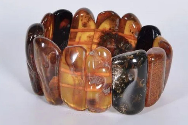 琥珀手串用什么油保養(yǎng) 琥珀手串和蜜蠟手串哪個(gè)好 琥珀手串用什么油保養(yǎng) 琥珀手串和蜜蠟手串哪個(gè)好