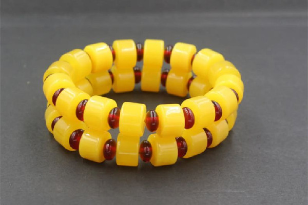 琥珀手串有香味嗎 琥珀手串什么味道 琥珀手串有香味嗎 琥珀手串什么味道