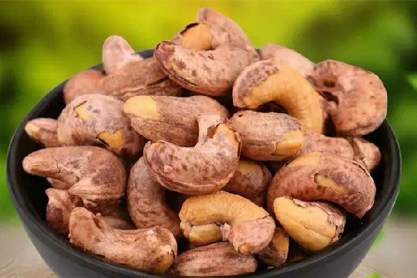 腰果和巴旦木哪個(gè)營(yíng)養(yǎng)價(jià)值更高 腰果適合健身的人吃嗎