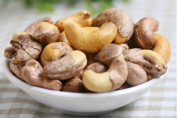 腰果是堅果類嗎 腰果有營養(yǎng)嗎 腰果是堅果類嗎 腰果有營養(yǎng)嗎