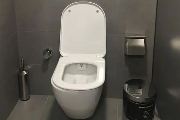 男子住五星酒店被馬桶噴一身糞水 住酒店有問題怎么辦 男子住五星酒店被馬桶噴一身糞水 住酒店有問題怎么辦