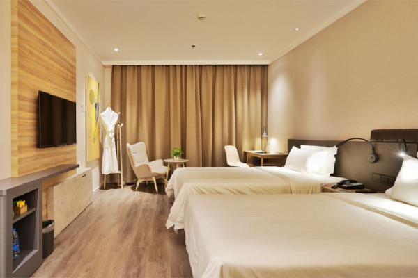 男子住五星酒店被馬桶噴一身糞水 住酒店有問(wèn)題怎么辦