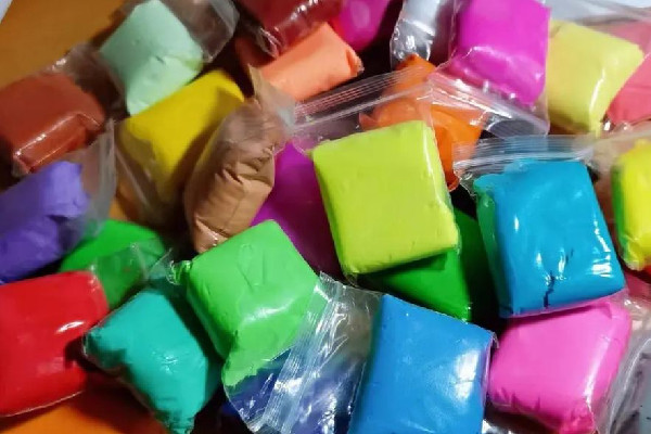 橡皮泥是用什么材料制作成的 橡皮泥是黏土嗎 橡皮泥是用什么材料制作成的 橡皮泥是黏土嗎