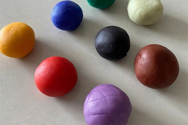 橡皮泥是用什么材料制作成的 橡皮泥是黏土嗎 橡皮泥是用什么材料制作成的 橡皮泥是黏土嗎