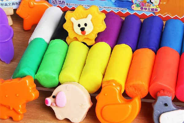 橡皮泥粘在衣服上怎么弄掉 橡皮泥弄頭發(fā)上怎么去除 橡皮泥粘在衣服上怎么弄掉 橡皮泥弄頭發(fā)上怎么去除