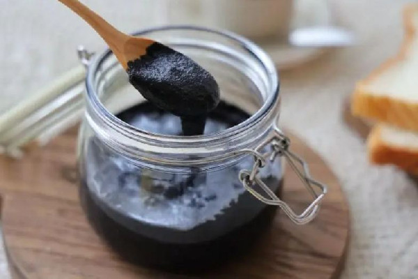 黑芝麻糊泡出來(lái)是紫色的正常嗎 黑芝麻糊泡出來(lái)稠的好還是稀的好 黑芝麻糊泡出來(lái)是紫色的正常嗎 黑芝麻糊泡出來(lái)稠的好還是稀的好