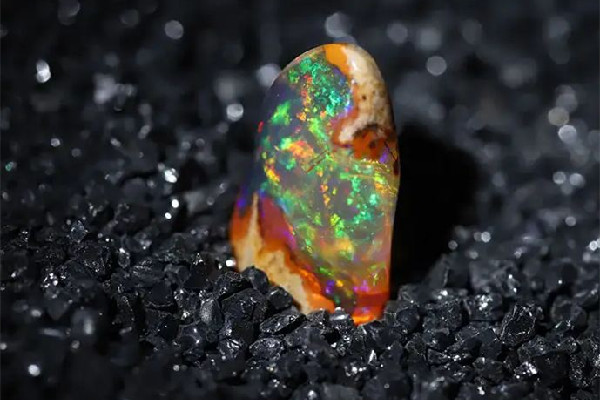 歐泊石可以戴著洗澡嗎 歐泊石佩戴注意事項(xiàng)