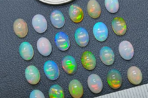 歐泊石會碎嗎 歐泊石有一道裂紋正常嗎 歐泊石會碎嗎 歐泊石有一道裂紋正常嗎