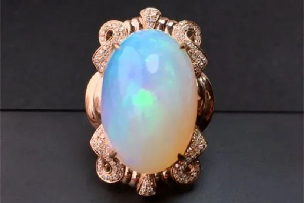 歐泊石會碎嗎 歐泊石有一道裂紋正常嗎 歐泊石會碎嗎 歐泊石有一道裂紋正常嗎