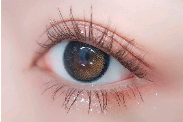 美瞳一天佩戴多久最好 美瞳戴久了對眼睛有什么樣傷害 美瞳一天佩戴多久最好 美瞳戴久了對眼睛有什么樣傷害