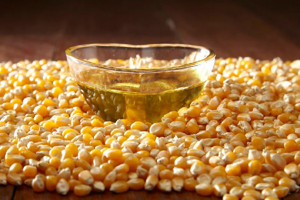玉米油和花生油哪個(gè)更健康 玉米油適合什么人群吃 玉米油和花生油哪個(gè)更健康 玉米油適合什么人群吃