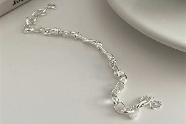 純銀手鏈價(jià)格一般多少 純銀手鏈怎么選購(gòu) 純銀手鏈價(jià)格一般多少 純銀手鏈怎么選購(gòu)