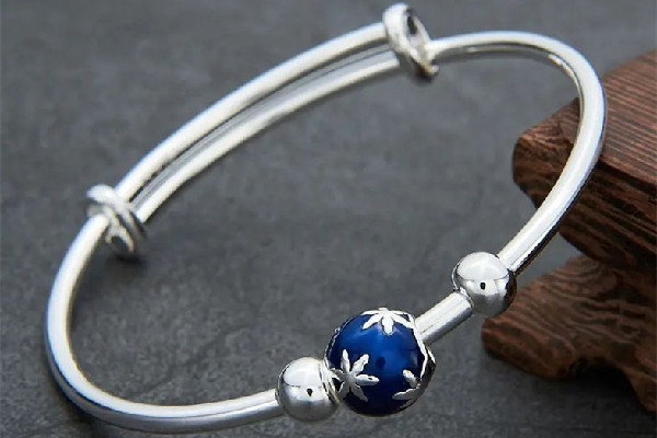 純銀手鏈氧化了怎么辦 純銀手鏈為什么會變黃 純銀手鏈氧化了怎么辦 純銀手鏈為什么會變黃