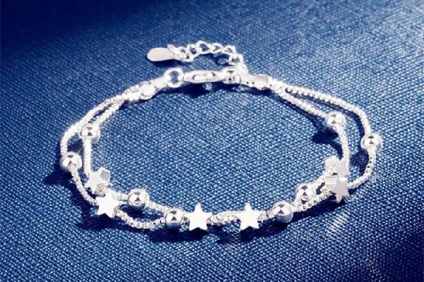 純銀手鏈變黑怎么清洗 純銀手鏈發(fā)黑是因?yàn)槭裁? alt=