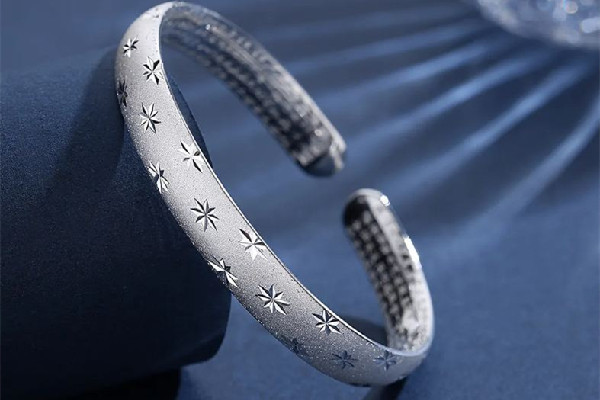 純銀手鏈氧化了怎么辦 純銀手鏈為什么會變黃 純銀手鏈氧化了怎么辦 純銀手鏈為什么會變黃