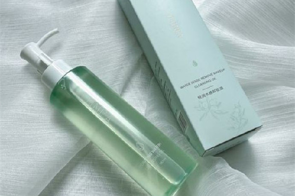 卸妝油和卸妝膏哪個(gè)好用對(duì)皮膚好 卸妝油和卸妝膏的區(qū)別