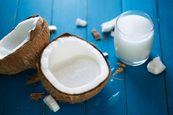 椰奶是椰汁和牛奶混合嗎 椰奶怎么做才好喝 椰奶是椰汁和牛奶混合嗎 椰奶怎么做才好喝