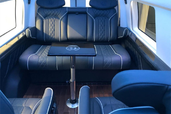 怕孩子哭鬧父母包下商務車廂 商務車廂和普通車廂的區(qū)別