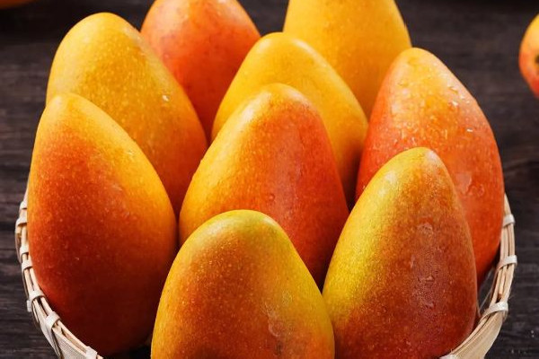 芒果有點(diǎn)黑了還能吃嗎 芒果為什么長(zhǎng)黑斑 芒果有點(diǎn)黑了還能吃嗎 芒果為什么長(zhǎng)黑斑